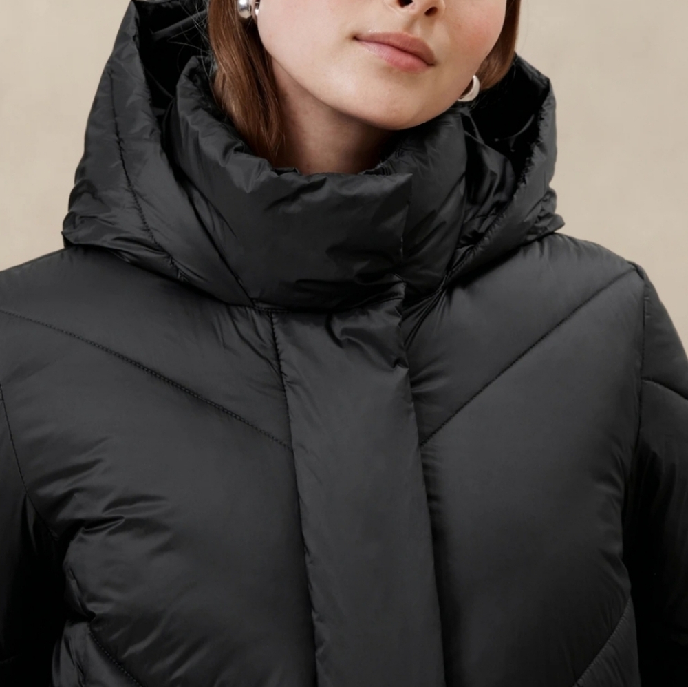 Banana Republic Women's Black Puffer Jacket